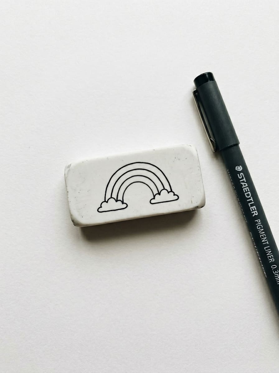 Rainbow_drawn_on_eraser_drawing_idea