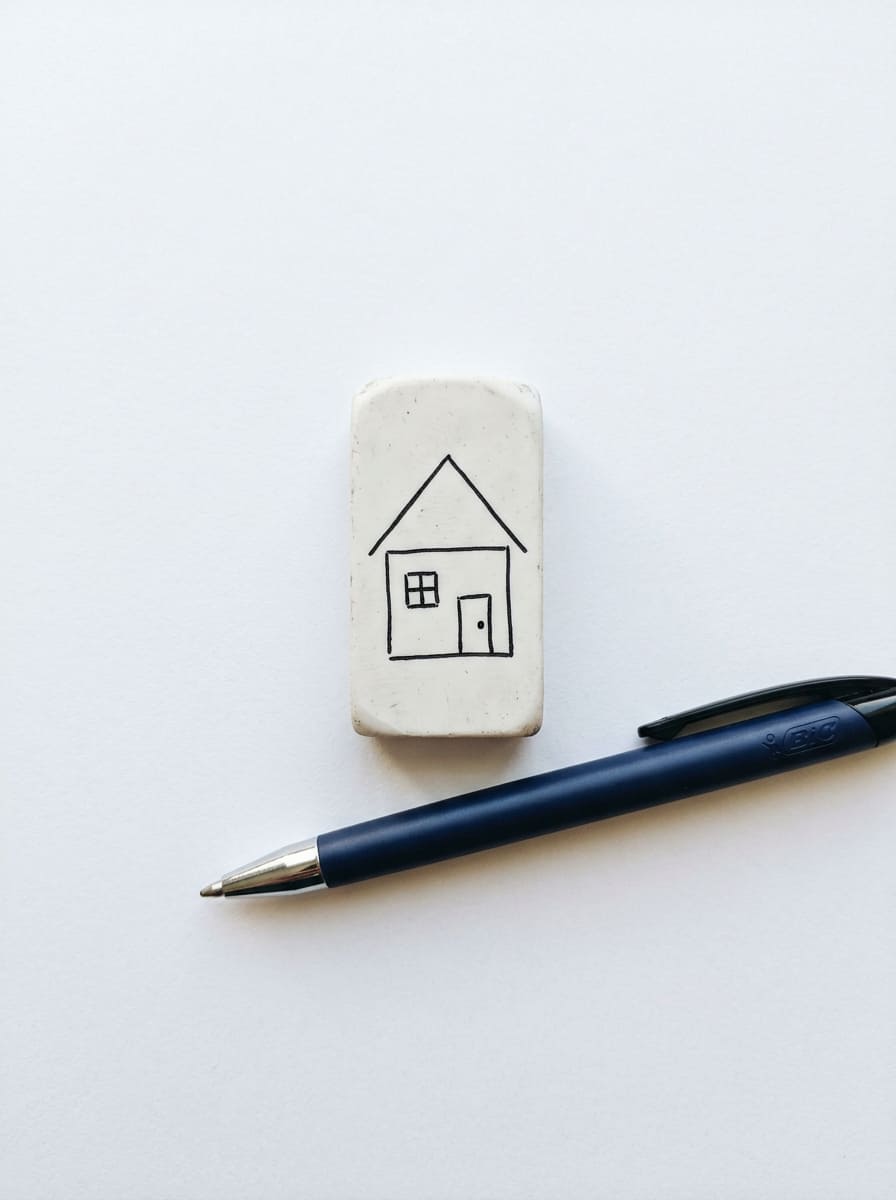 Eraser_with_house_drawing_idea