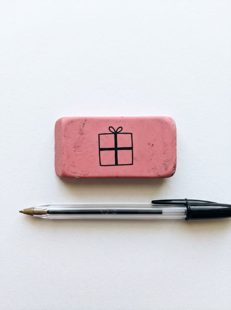 Square_gift_box_on_eraser_drawing_idea