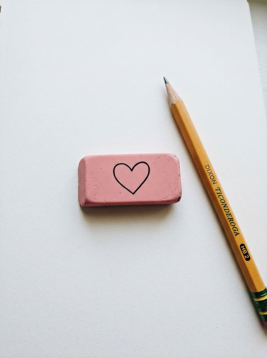 Heart_outline_on_eraser_drawing_idea