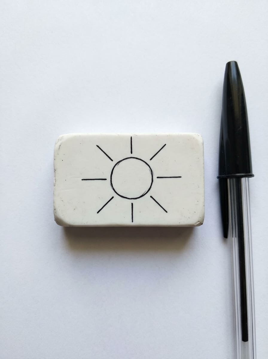 Circle_sun_with_rays_on_eraser_drawing_Idea